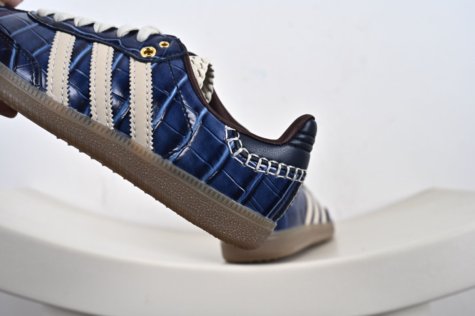 WALES BONNER x adidas originals Samba ”WonderWhite Night Brown' 舒适百搭 防滑耐磨 低帮 板鞋 男女同款 棕白 JH9826-莆田鞋,莆田鞋货源,高仿鞋,高仿鞋货源,安福档口,莆田高仿鞋,莆田鞋批发,高仿鞋批发,莆田高仿运动鞋,高仿运动鞋,莆田运动鞋 WALES BONNER x adidas originals Samba ”WonderWhite Night Brown' 舒适百搭 防滑耐磨 低帮 板鞋 男女同款 棕白 JH9826