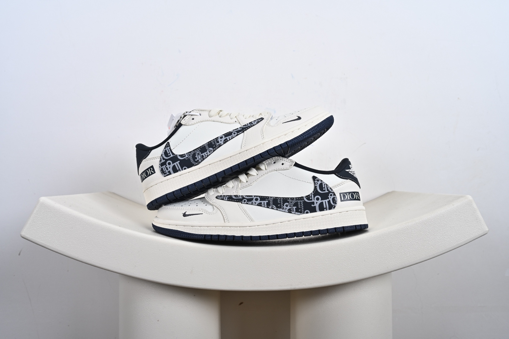 Travis Scott x Fragment Design x Air Jordan 1 Low SP AJ1 乔1 低帮文化休闲板鞋 XX3168-167