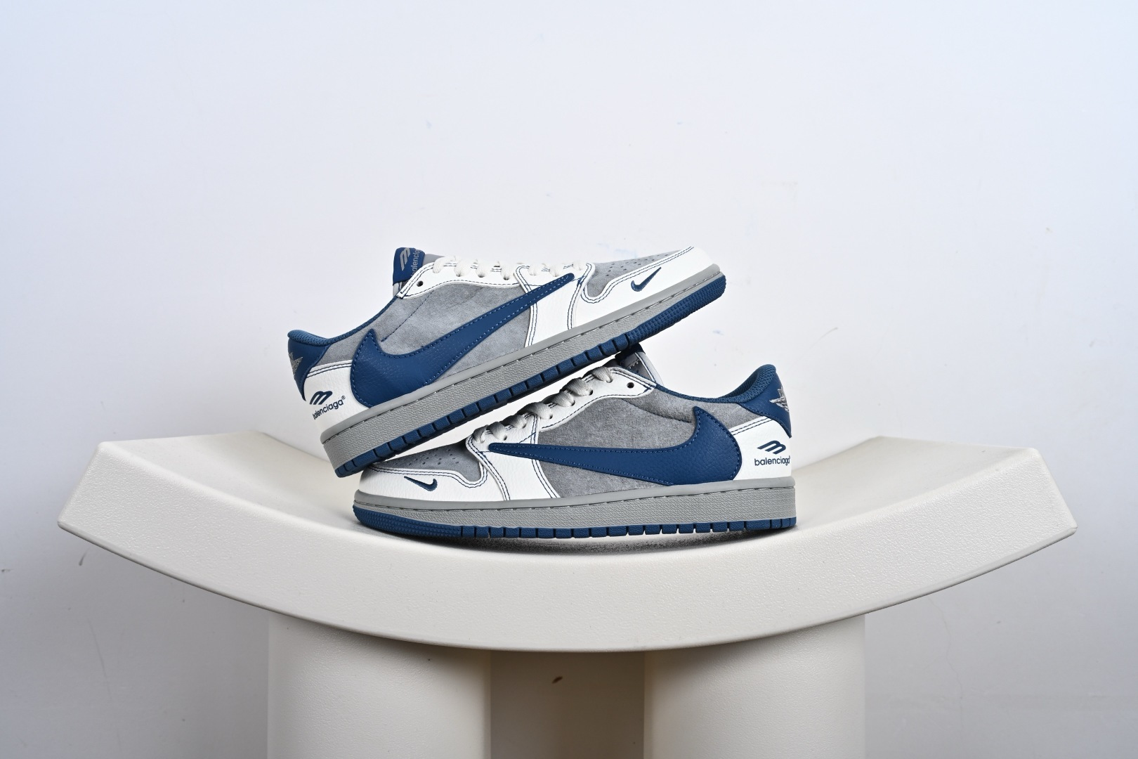 Travis Scott x Nike Air Jordan 1 Low x Balenciaga Air Jordan 1 Low 反转白灰蓝小钩倒钩 XD1568-105
