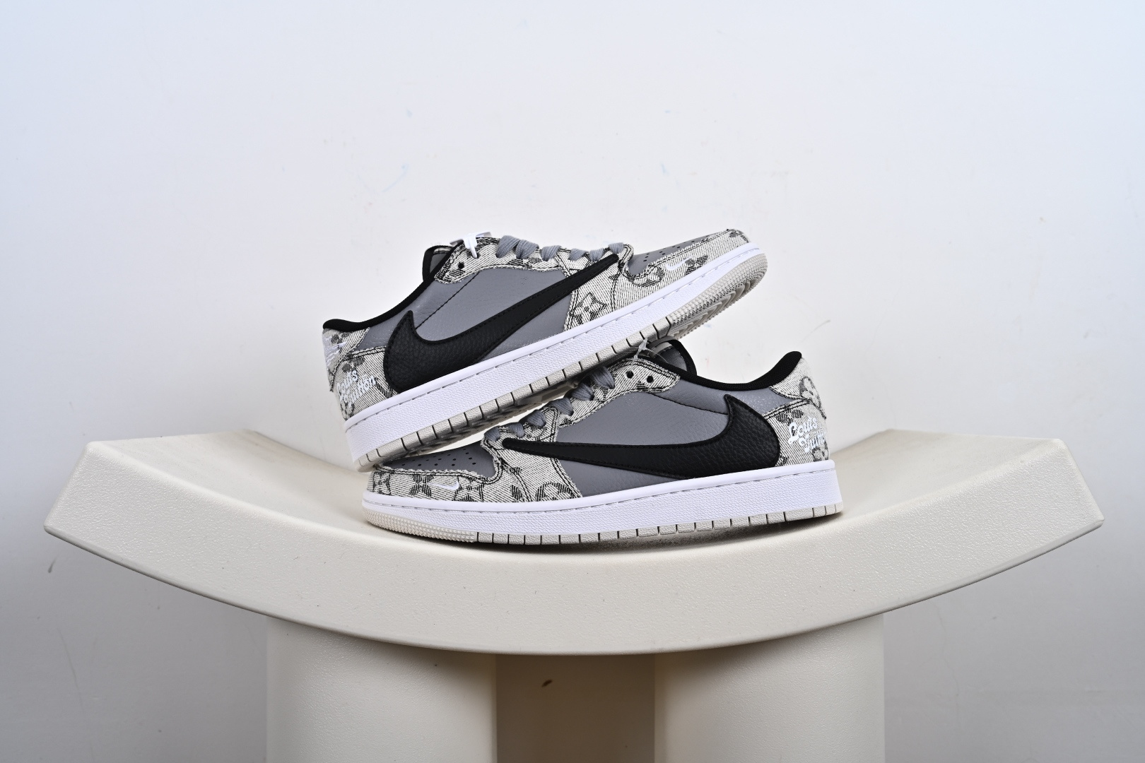 Travis Scott x Nike Air Jordan 1 Low x Balenciaga Air Jordan 1 Low 反转白灰蓝小钩倒钩 XD1568-105