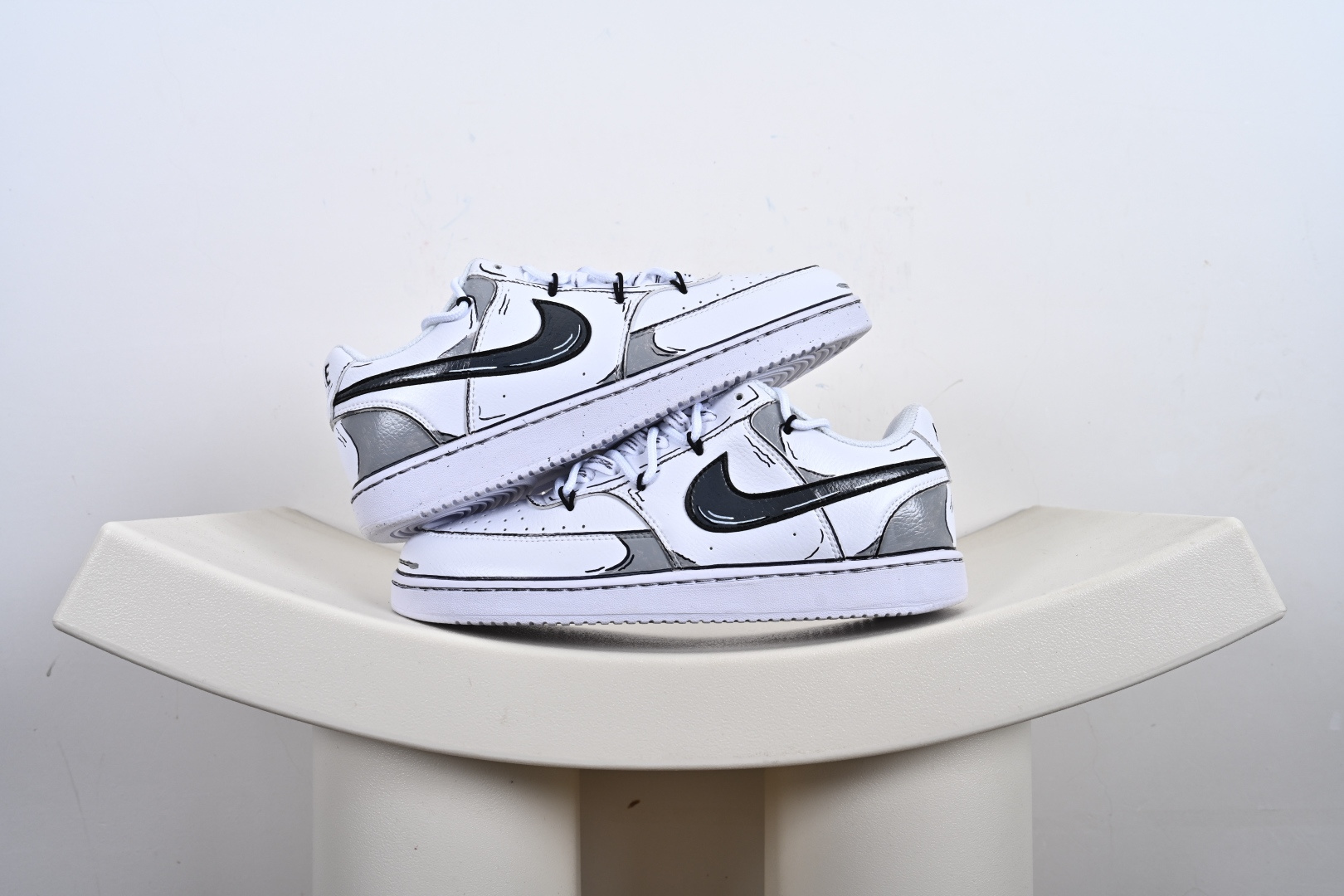 240 Nike Court Vision Low 手绘涂鸦休闲运动板鞋 纯原版本低帮百搭透气休闲运动板鞋 DH2987-101-Chinese UA Cheap High Quatity Brand Clothes Bags handbags Sneakers wholesale wholesaler seller from China Factory suppliers Fashion Clothing Shoes best Quality Beautiful Price 240 Nike Court Vision Low 手绘涂鸦休闲运动板鞋 纯原版本低帮百搭透气休闲运动板鞋 DH2987-101