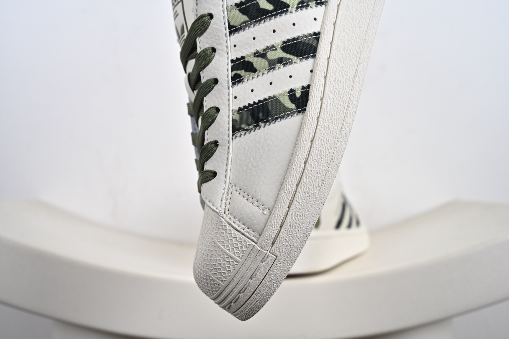 220 AD Originals Superstar x Louis Vuitton SD6802