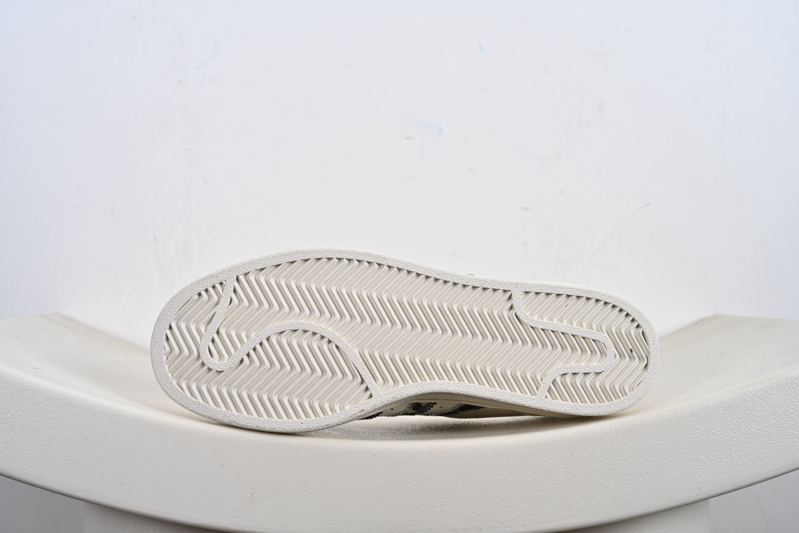 220 AD Originals Superstar x Louis Vuitton SD6802