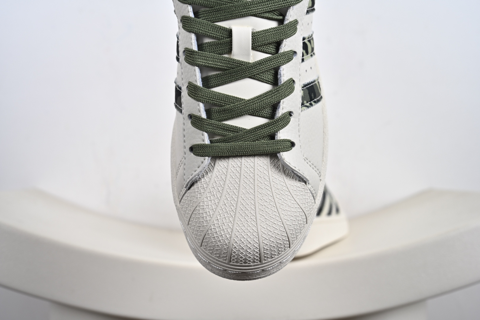 220 AD Originals Superstar x Louis Vuitton SD6802