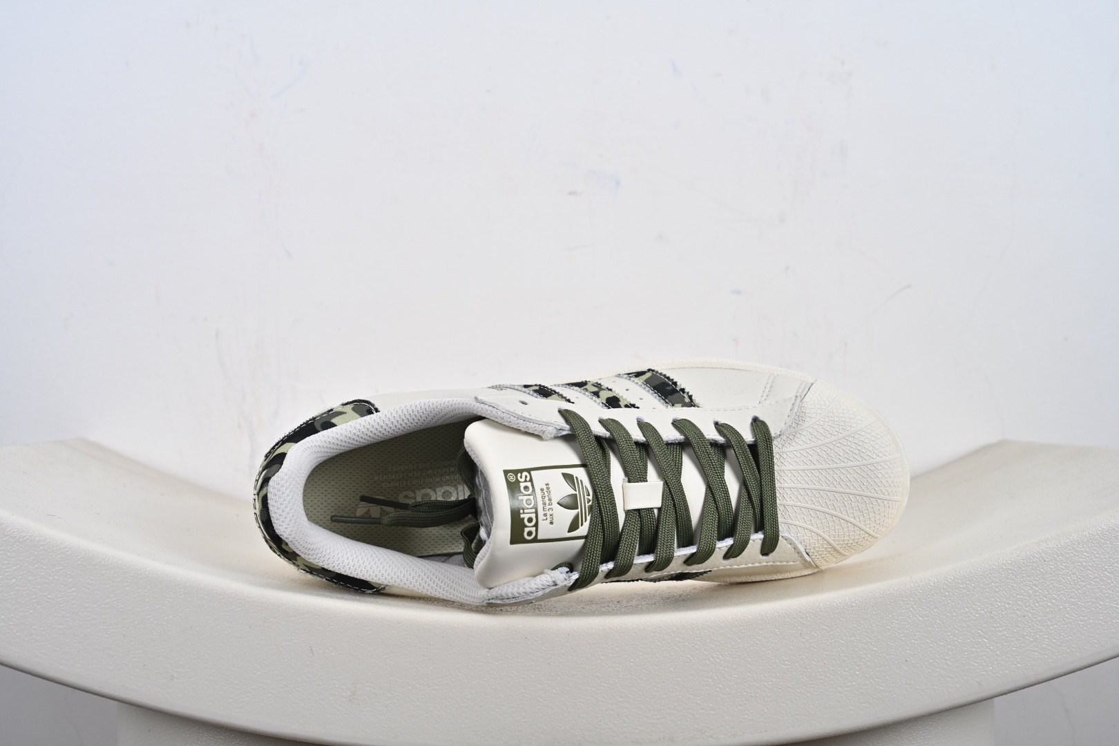 220 AD Originals Superstar x Louis Vuitton SD6802