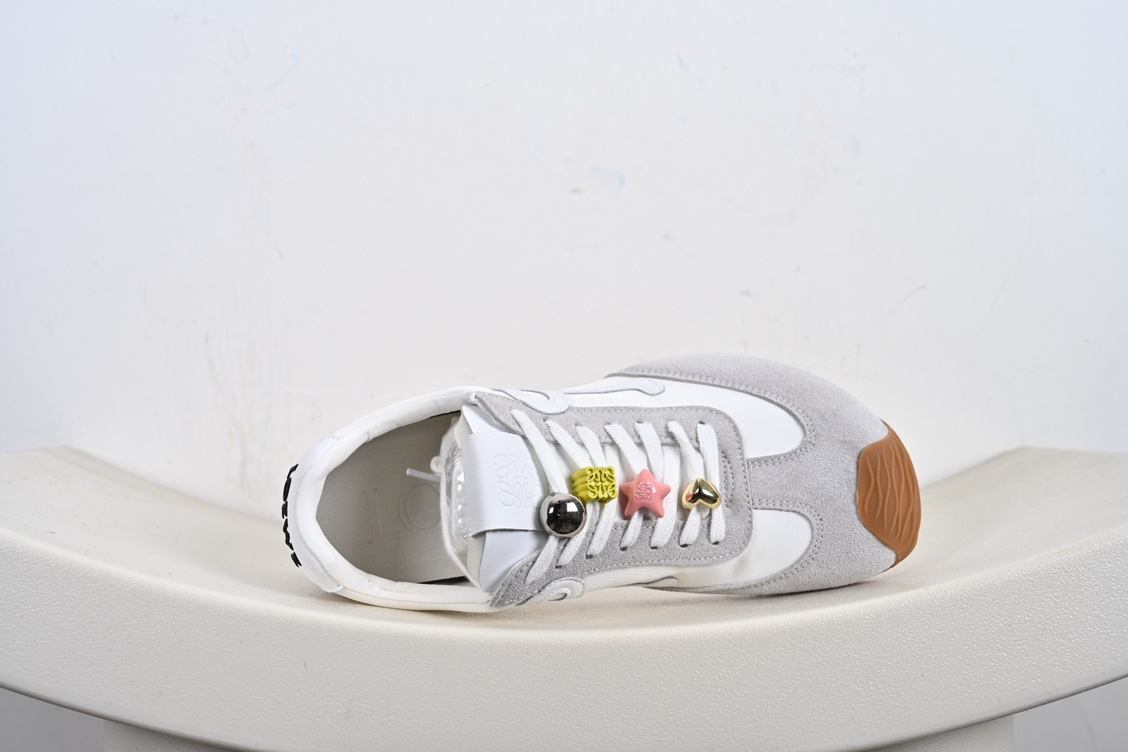 200 LOEWE罗意威 Ballet Runner 2.0小牛皮 圆头系带 低帮 生活休闲鞋 罗意威全新版大头运动鞋 L8R2282X14