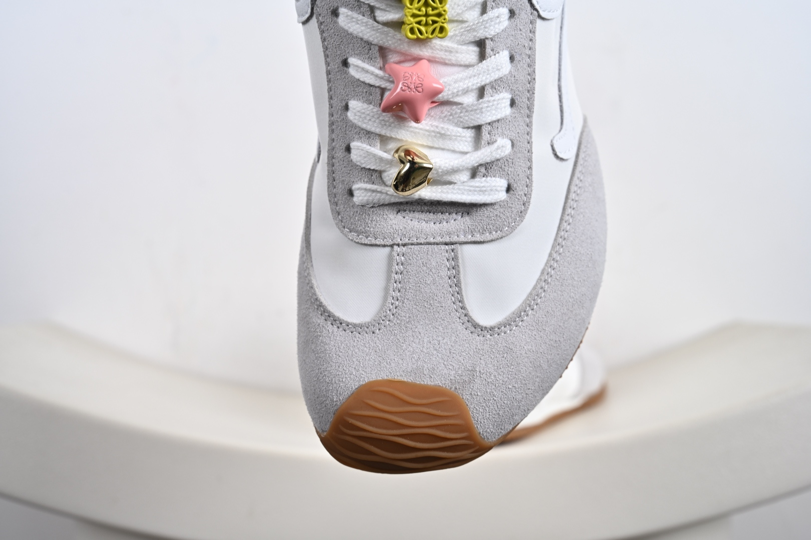 200 LOEWE罗意威 Ballet Runner 2.0小牛皮 圆头系带 低帮 生活休闲鞋 罗意威全新版大头运动鞋 L8R2282X14