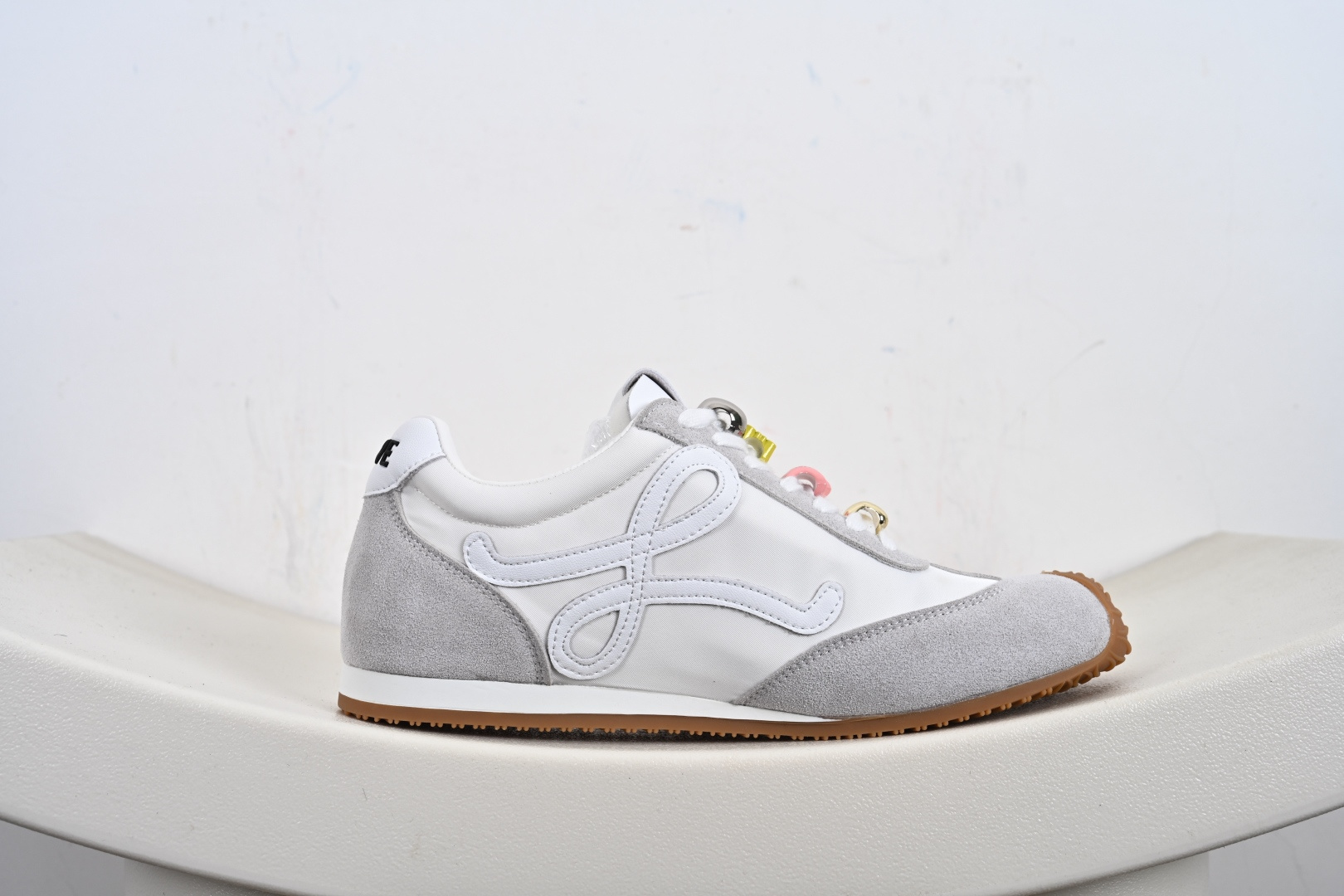 200 LOEWE罗意威 Ballet Runner 2.0小牛皮 圆头系带 低帮 生活休闲鞋 罗意威全新版大头运动鞋 L8R2282X14