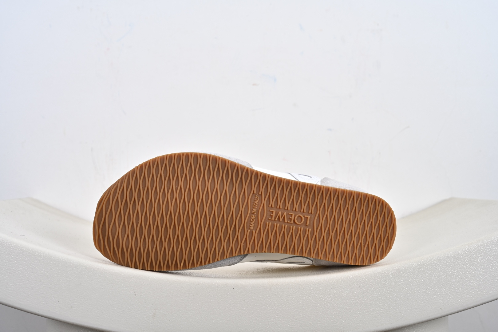 200 LOEWE罗意威 Ballet Runner 2.0小牛皮 圆头系带 低帮 生活休闲鞋 罗意威全新版大头运动鞋 L8R2282X14