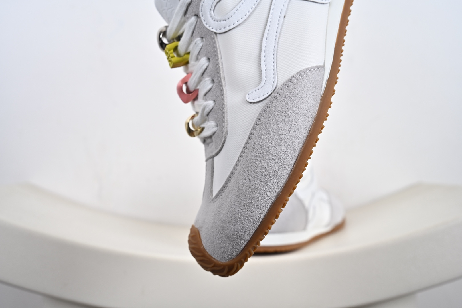 200 LOEWE罗意威 Ballet Runner 2.0小牛皮 圆头系带 低帮 生活休闲鞋 罗意威全新版大头运动鞋 L8R2282X14