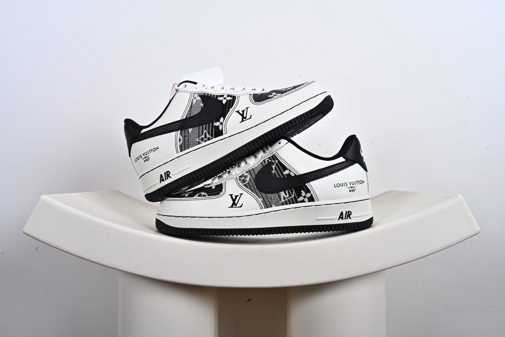 230 Nike Air Force 1‘07 Low LV联名 奶白黑 空军一低号帮休闲板鞋 BZ6808-103-Chinese UA Cheap High Quatity Brand Clothes Bags handbags Sneakers wholesale wholesaler seller from China Factory suppliers Fashion Clothing Shoes best Quality Beautiful Price 230 Nike Air Force 1‘07 Low LV联名 奶白黑 空军一低号帮休闲板鞋 BZ6808-103