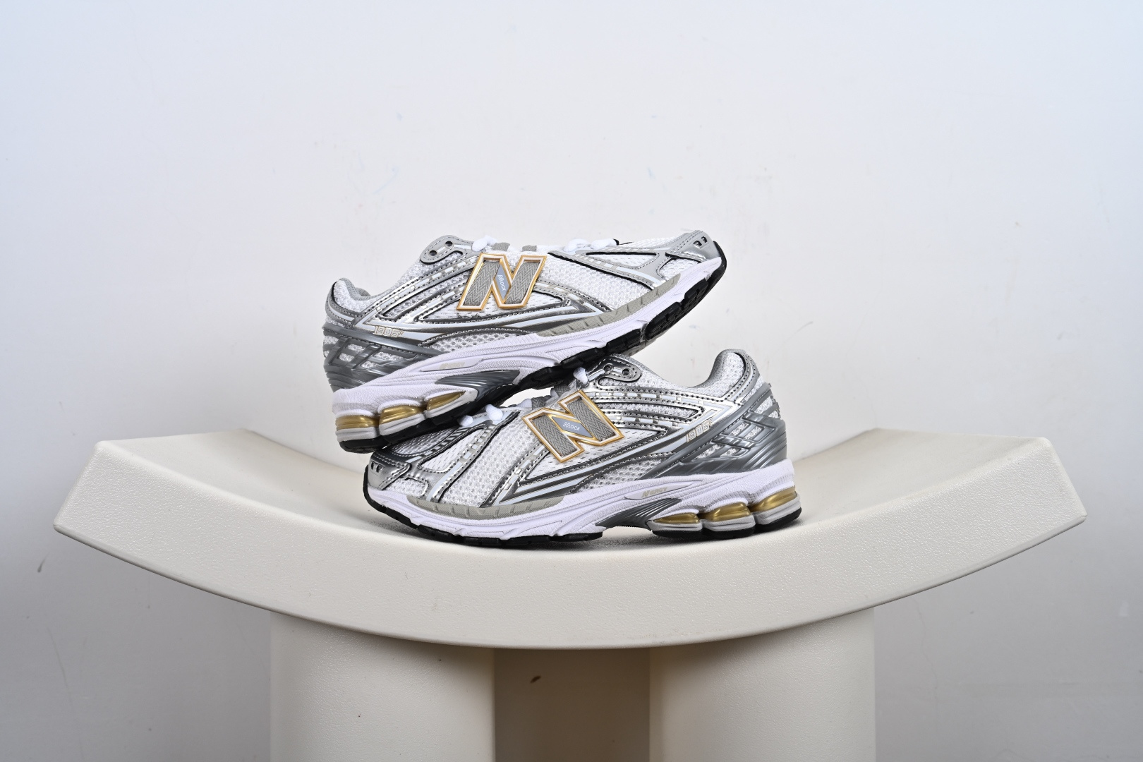 180 New Balance 新百伦 复古休闲跑步鞋 M1906AC