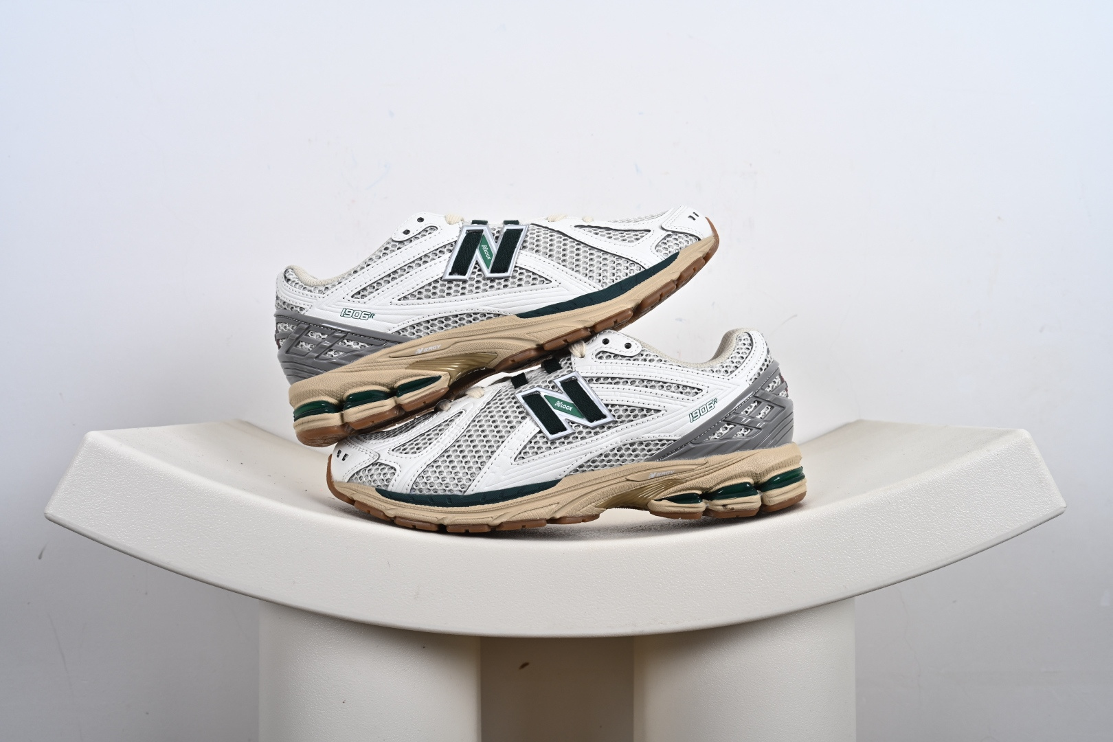 180 New Balance 新百伦 复古休闲跑步鞋 M1906AC