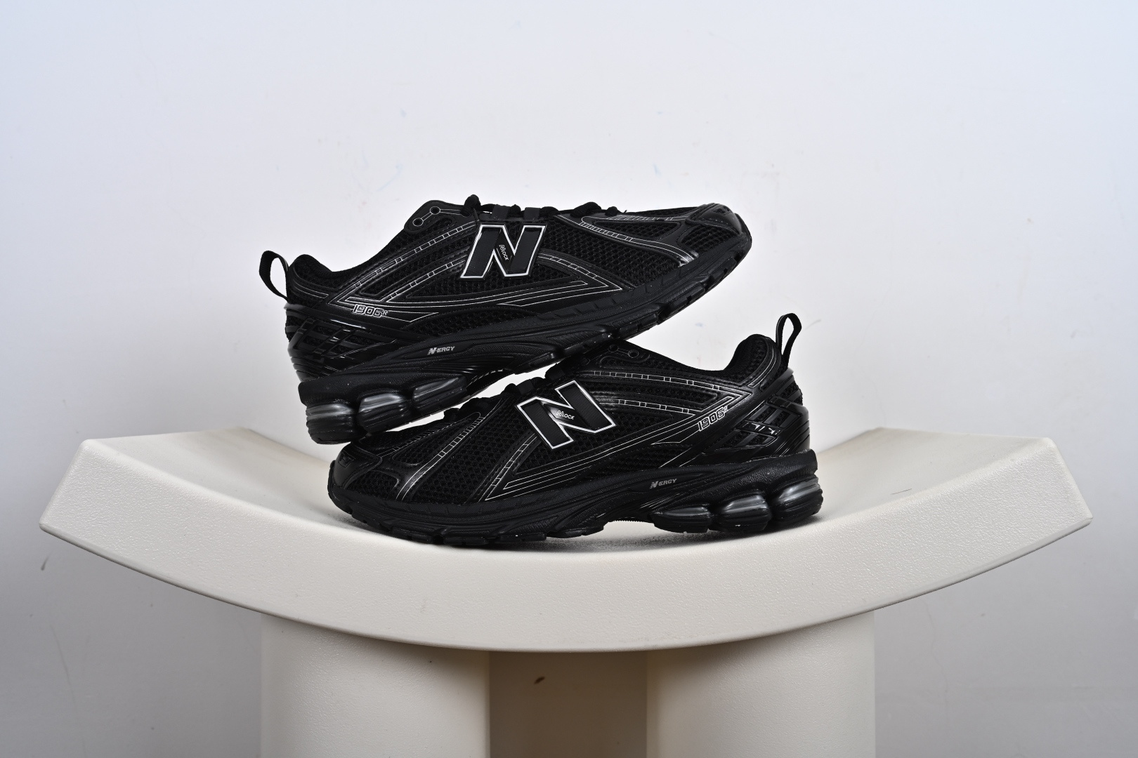 180 New Balance 新百伦 复古休闲跑步鞋 M1906AC