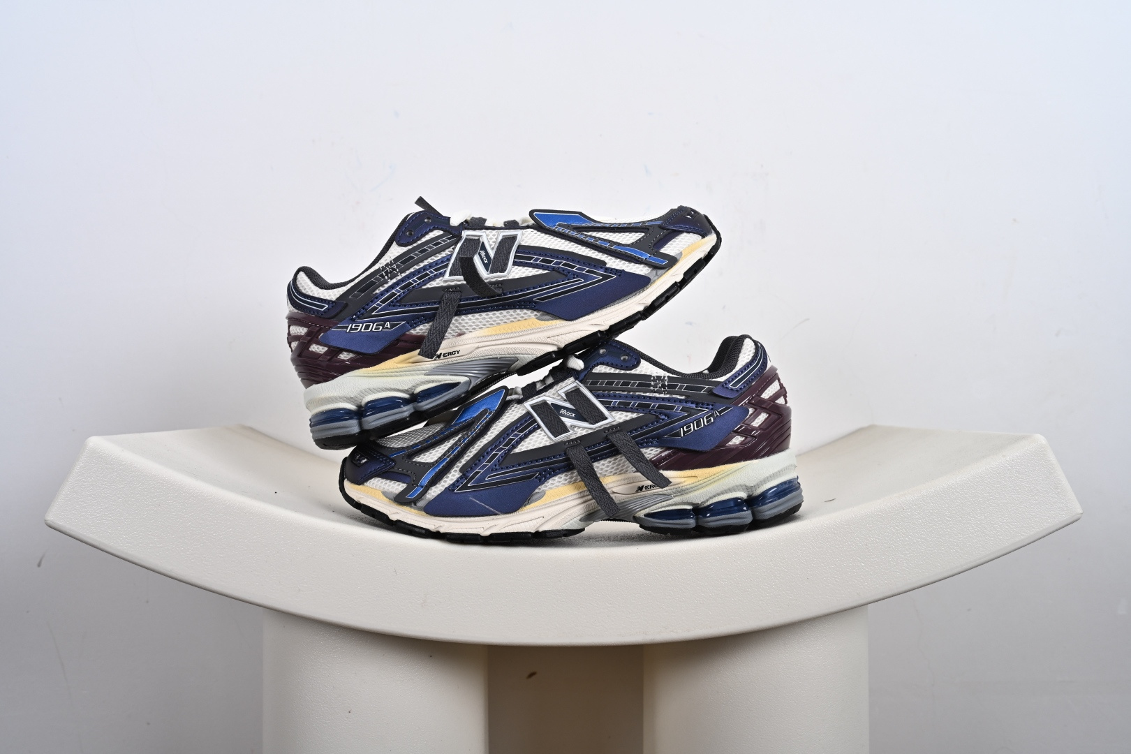 180 New Balance 新百伦 复古休闲跑步鞋 M1906AC