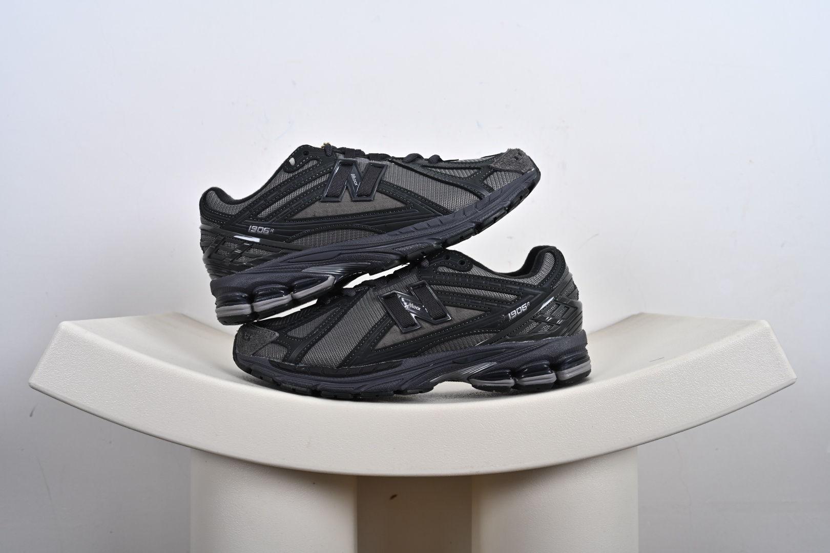 180 New Balance 新百伦 复古休闲跑步鞋 M1906AC