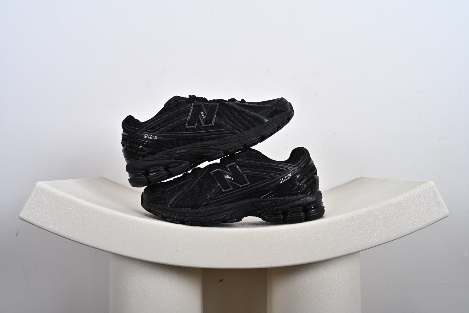 180 New Balance 新百伦 复古休闲跑步鞋 M1906AC