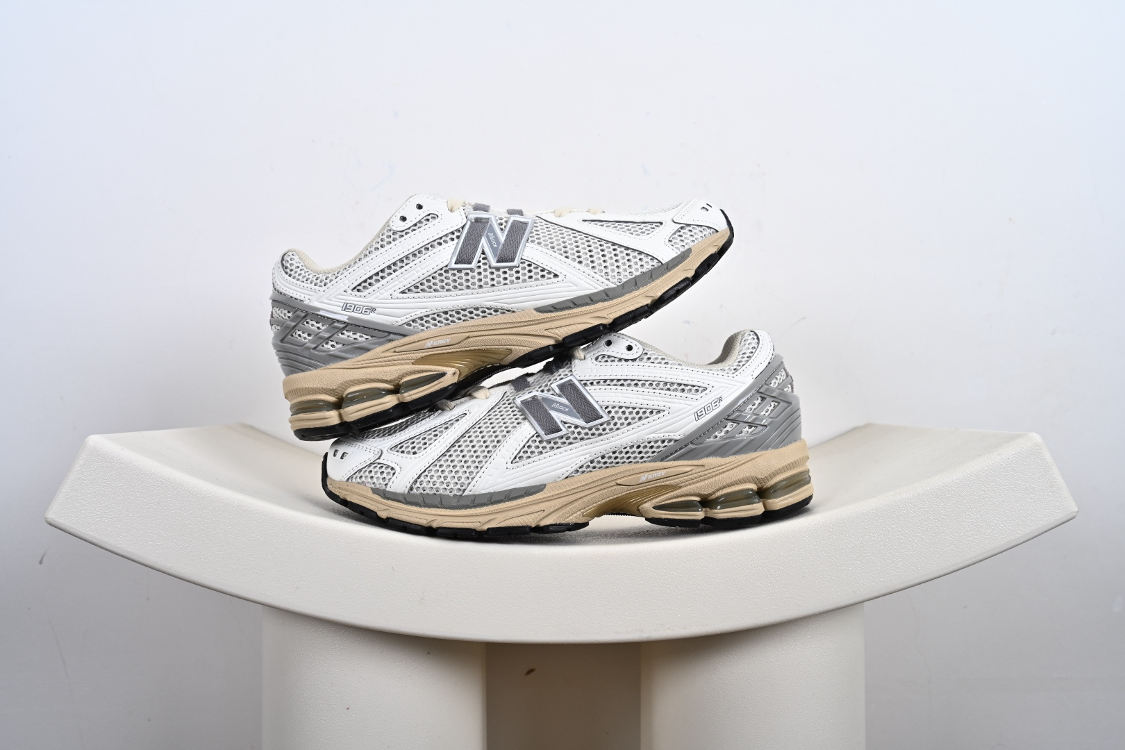 180 New Balance 新百伦 复古休闲跑步鞋 M1906AC