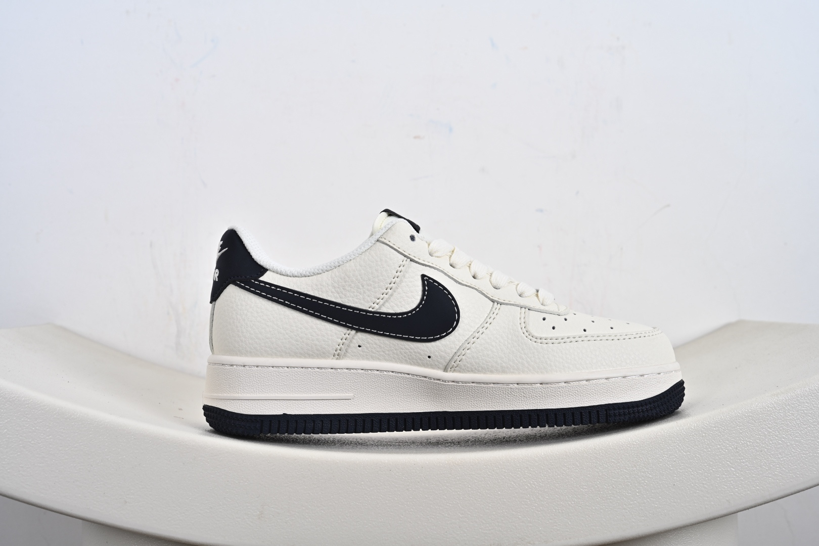 240 Nike Air Force 1 Low SC9207-529