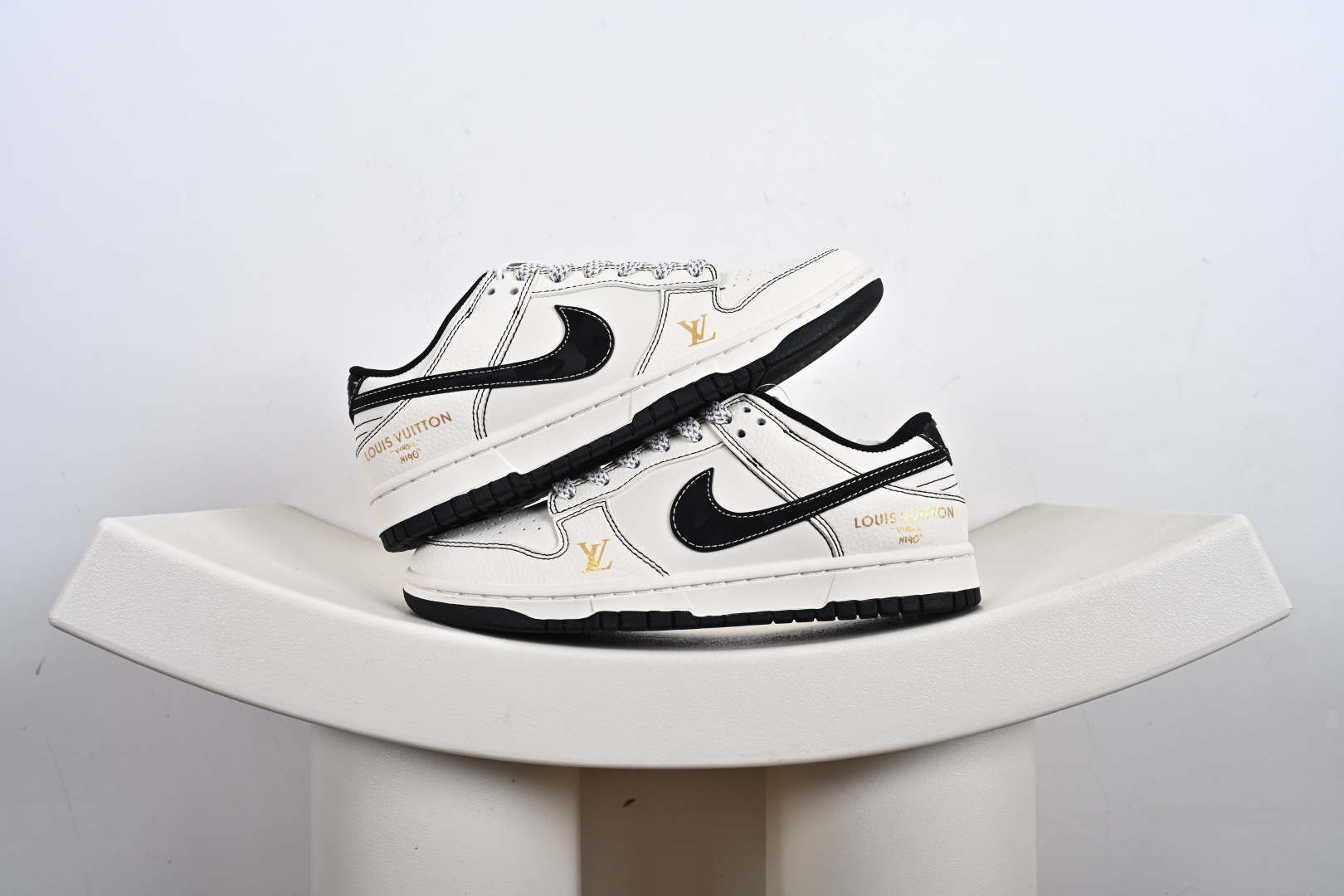 240 Nike SB Dunk Low“ 采用当下最流行缝线工艺 夏季百搭爆款 JP1628-025