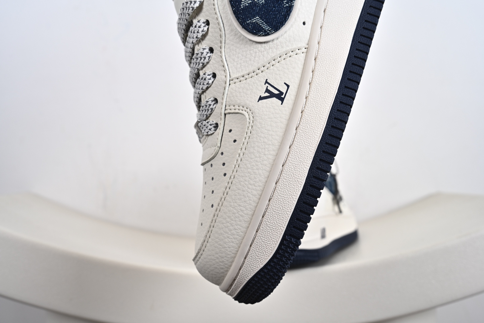 240 NIke Air Force 1 '07 Low 空军一号 低帮 运动鞋 休闲鞋 SM6668-102