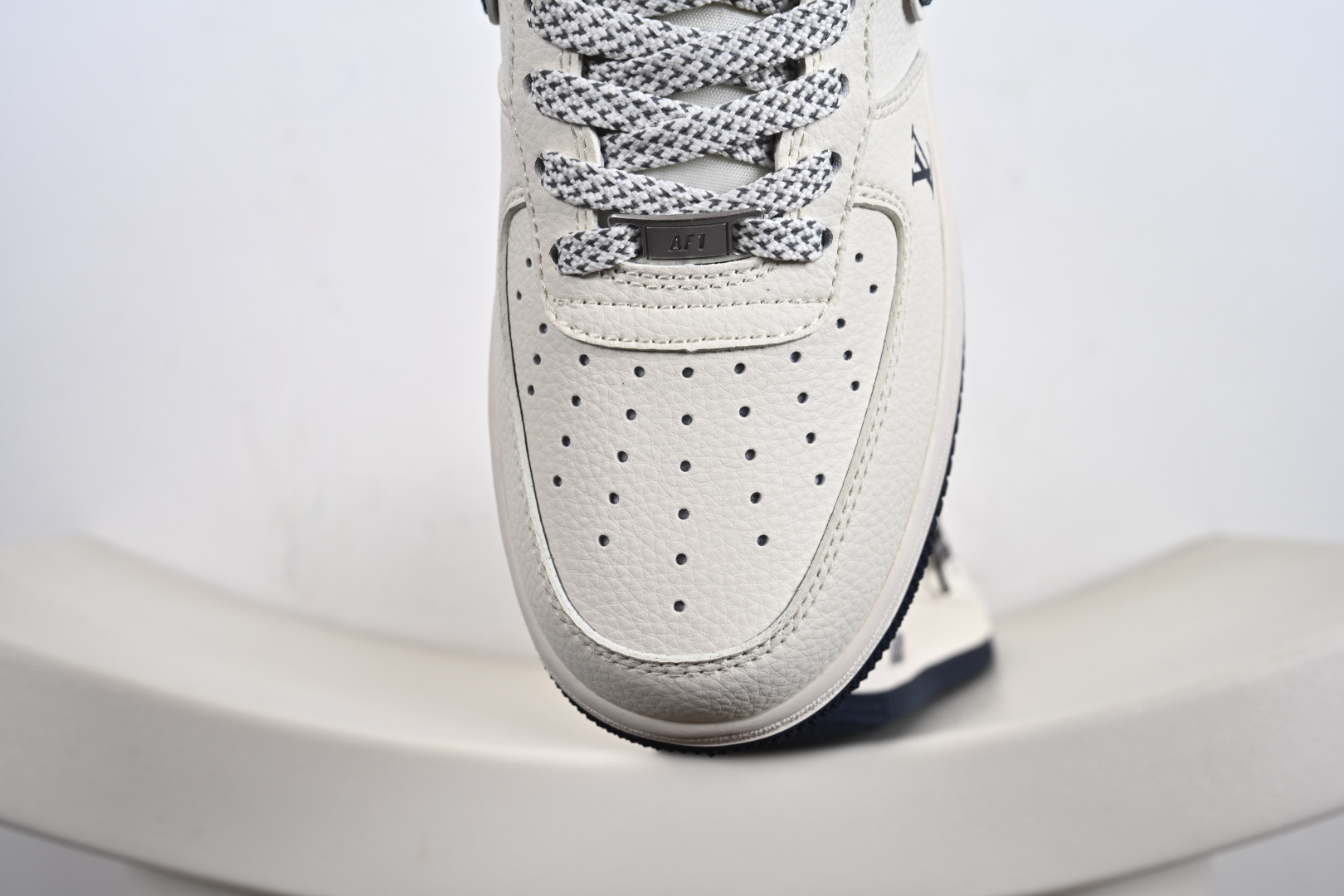 240 NIke Air Force 1 '07 Low 空军一号 低帮 运动鞋 休闲鞋 SM6668-102