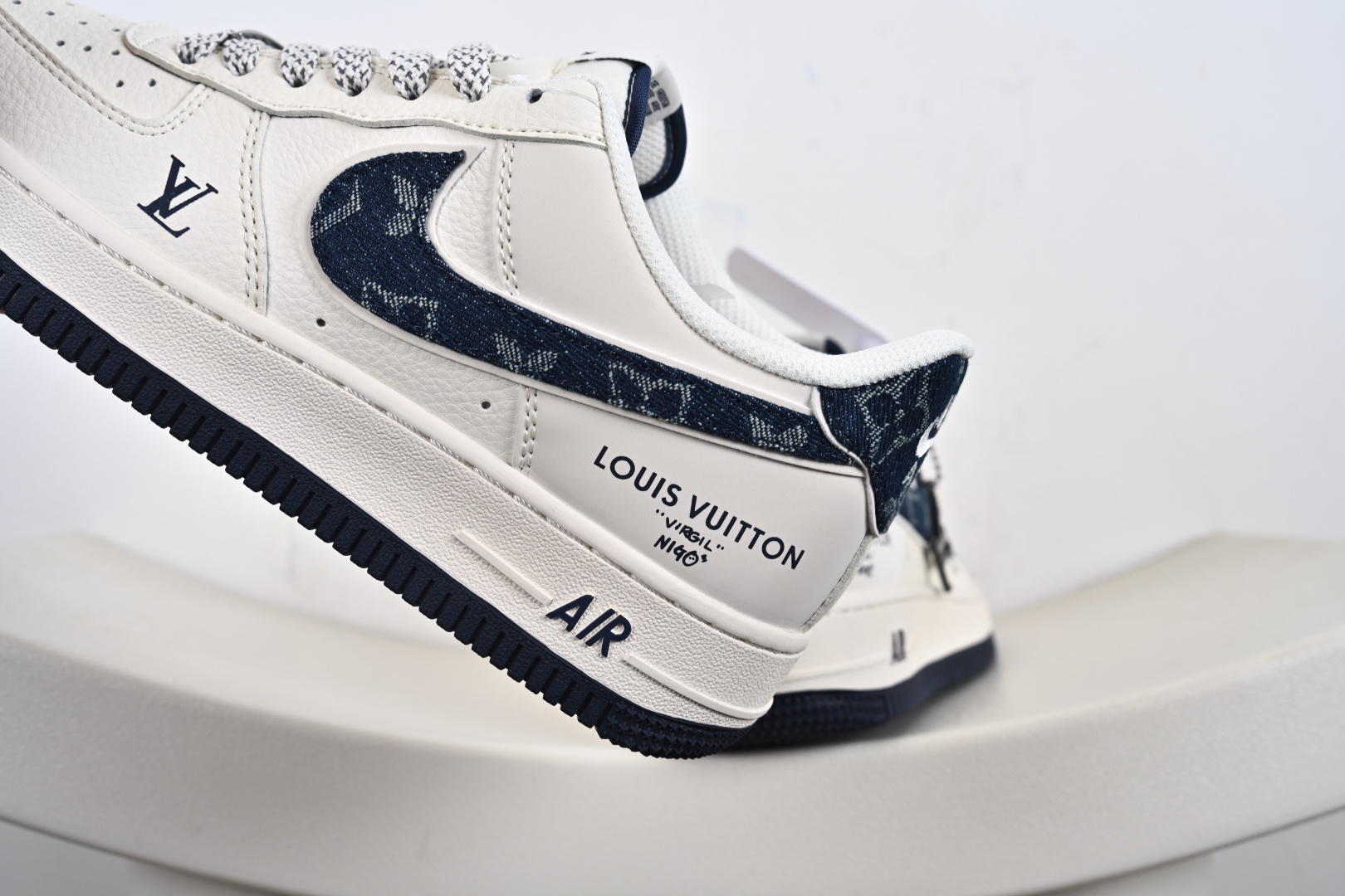 240 NIke Air Force 1 '07 Low 空军一号 低帮 运动鞋 休闲鞋 SM6668-102