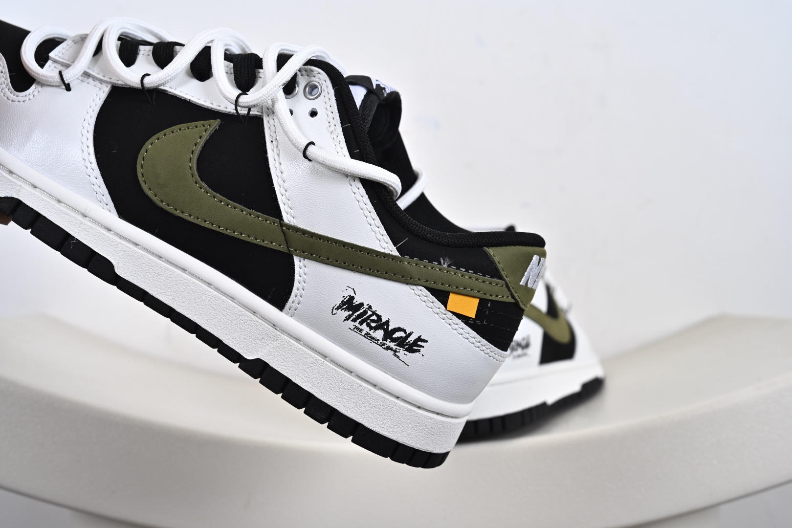 260 Nike Dunk Low 寻迹使者 黑白 当定制画笔蘸取反转勇气 WG0414-024