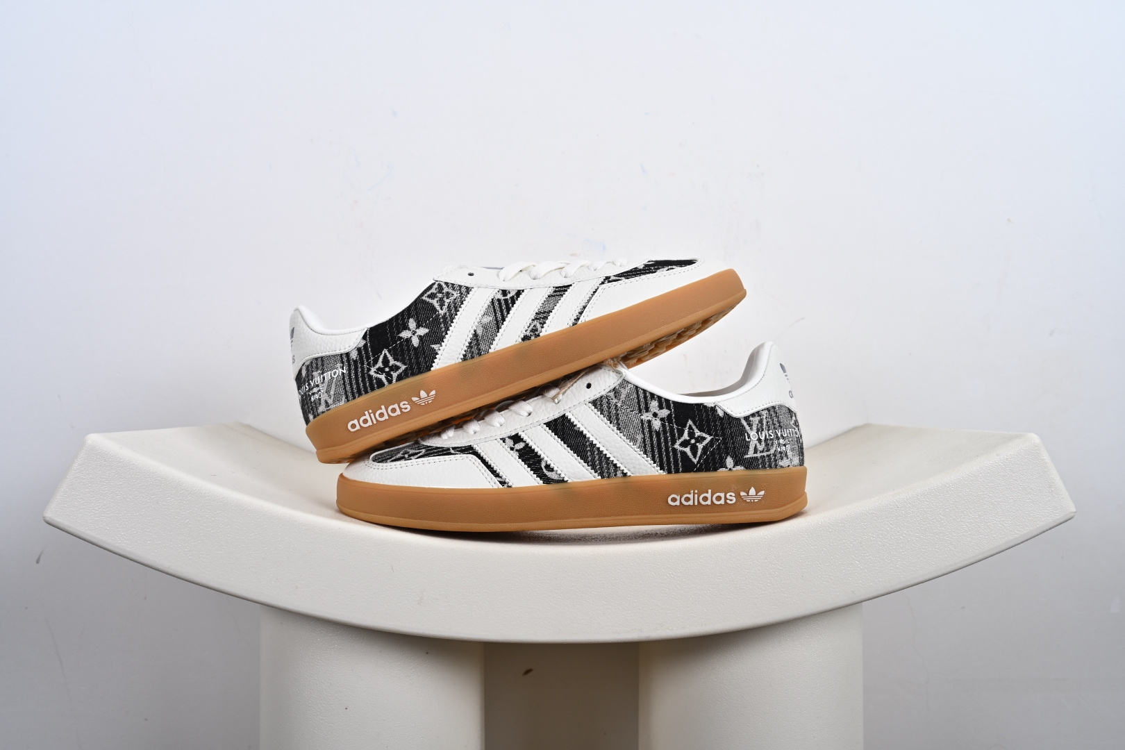 200 adidas Originals Gazelle INdoor 新年 发财 三叶草休闲防滑耐磨低帮板鞋 CH6336-719