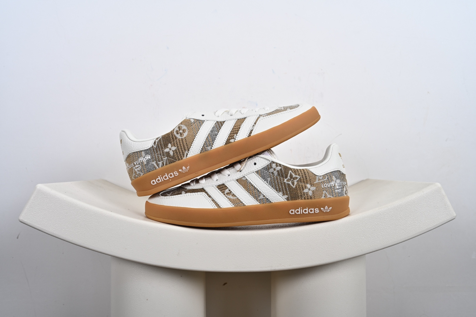 200 adidas Originals Gazelle INdoor 新年 发财 三叶草休闲防滑耐磨低帮板鞋 CH6336-719