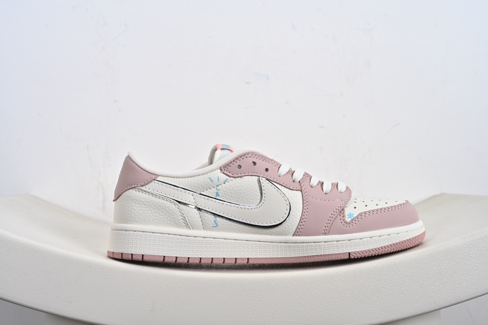 240 Travis Scott x Nike Air Jordan 1 Low 蛇年限定 Air Jordan 1 Low 反转小钩倒钩 XF8698-076-Chinese UA Cheap High Quatity Brand Clothes Bags handbags Sneakers wholesale wholesaler seller from China Factory suppliers Fashion Clothing Shoes best Quality Beautiful Price 240 Travis Scott x Nike Air Jordan 1 Low 蛇年限定 Air Jordan 1 Low 反转小钩倒钩 XF8698-076