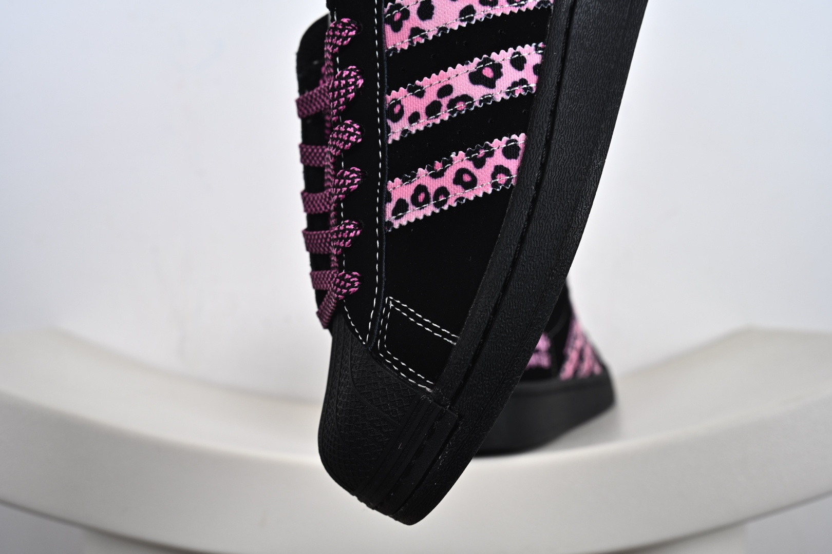 220 AD Originals Superstar x Louis Vuitton SD6802