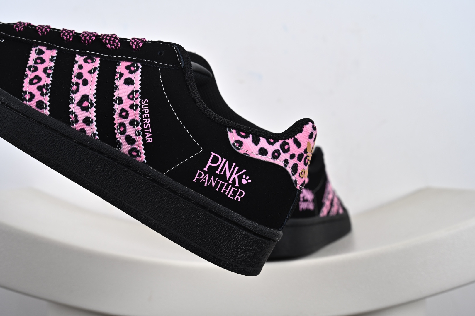 220 AD Originals Superstar x Louis Vuitton SD6802