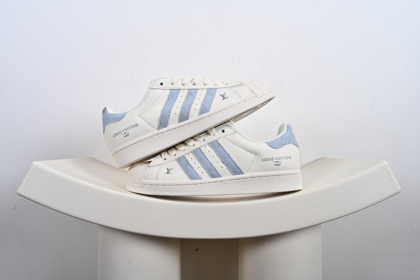 220 AD Originals Superstar x Louis Vuitton 采用全新头层拼接皮革材质后跟采用特色3D立体印字 SD6802-Chinese UA Cheap High Quatity Brand Clothes Bags handbags Sneakers wholesale wholesaler seller from China Factory suppliers Fashion Clothing Shoes best Quality Beautiful Price 220 AD Originals Superstar x Louis Vuitton 采用全新头层拼接皮革材质后跟采用特色3D立体印字 SD6802