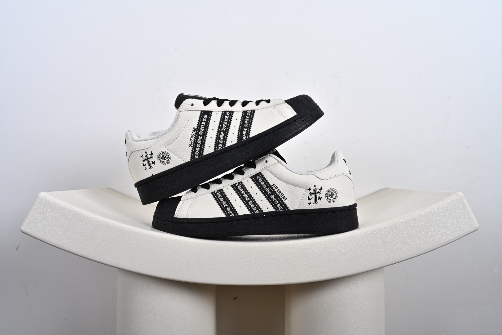 220 AD Originals Superstar x Louis Vuitton 采用全新头层拼接皮革材质后跟采用特色3D立体印字 SD6802-Chinese UA Cheap High Quatity Brand Clothes Bags handbags Sneakers wholesale wholesaler seller from China Factory suppliers Fashion Clothing Shoes best Quality Beautiful Price 220 AD Originals Superstar x Louis Vuitton 采用全新头层拼接皮革材质后跟采用特色3D立体印字 SD6802