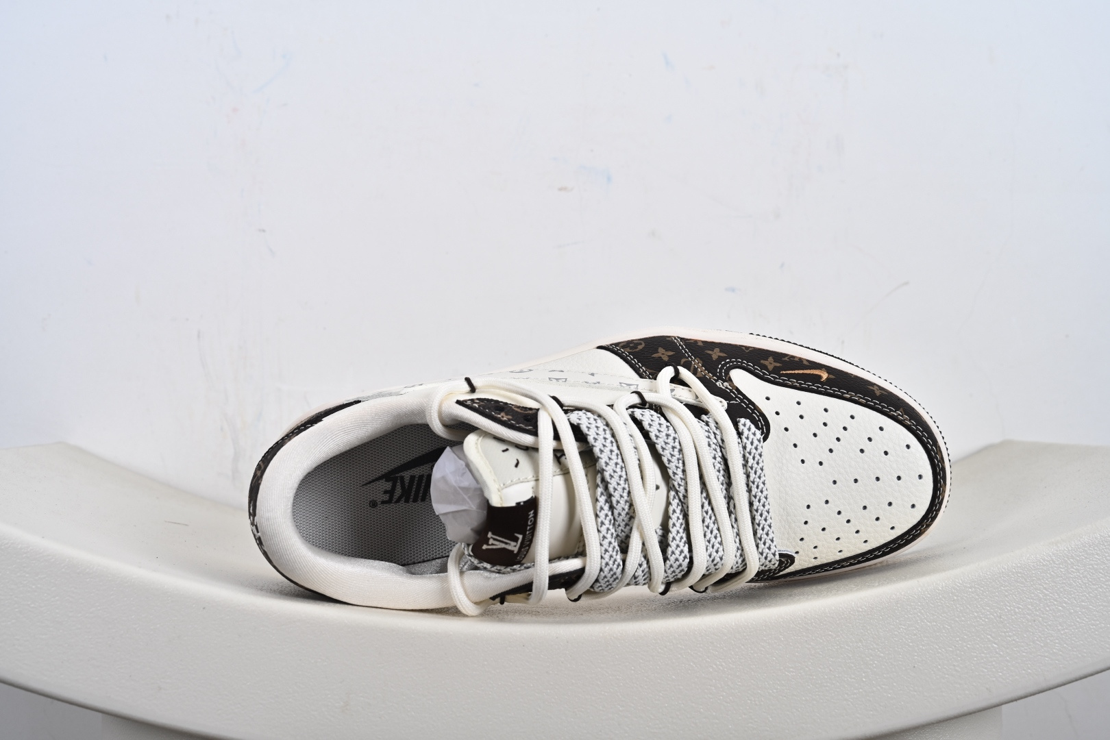 280 Travi Scott x Fragment Design x Air Jordan 1 Low OG SP AJ1 低帮文化休闲板鞋 DM7866-078-Chinese UA Cheap High Quatity Brand Clothes Bags handbags Sneakers wholesale wholesaler seller from China Factory suppliers Fashion Clothing Shoes best Quality Beautiful Price 280 Travi Scott x Fragment Design x Air Jordan 1 Low OG SP AJ1 低帮文化休闲板鞋 DM7866-078