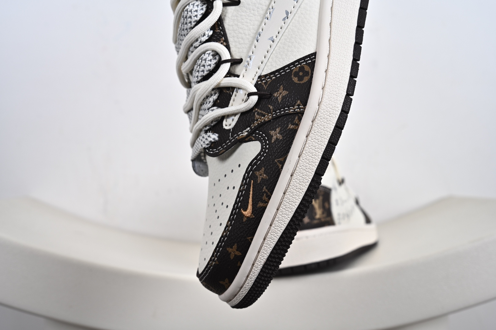 280 Travi Scott x Fragment Design x Air Jordan 1 Low OG SP AJ1 低帮文化休闲板鞋 DM7866-078-Chinese UA Cheap High Quatity Brand Clothes Bags handbags Sneakers wholesale wholesaler seller from China Factory suppliers Fashion Clothing Shoes best Quality Beautiful Price 280 Travi Scott x Fragment Design x Air Jordan 1 Low OG SP AJ1 低帮文化休闲板鞋 DM7866-078