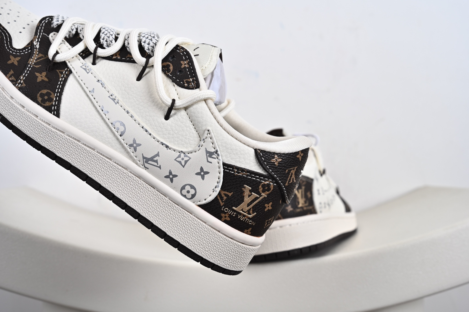 280 Travi Scott x Fragment Design x Air Jordan 1 Low OG SP AJ1 低帮文化休闲板鞋 DM7866-078-Chinese UA Cheap High Quatity Brand Clothes Bags handbags Sneakers wholesale wholesaler seller from China Factory suppliers Fashion Clothing Shoes best Quality Beautiful Price 280 Travi Scott x Fragment Design x Air Jordan 1 Low OG SP AJ1 低帮文化休闲板鞋 DM7866-078