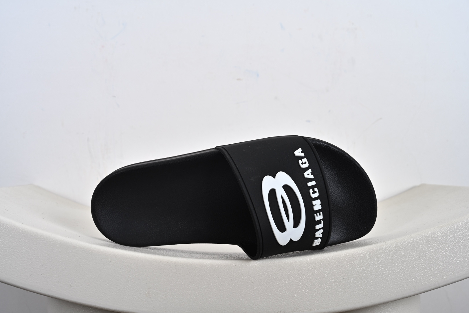 180 这双Balenciaga拖鞋