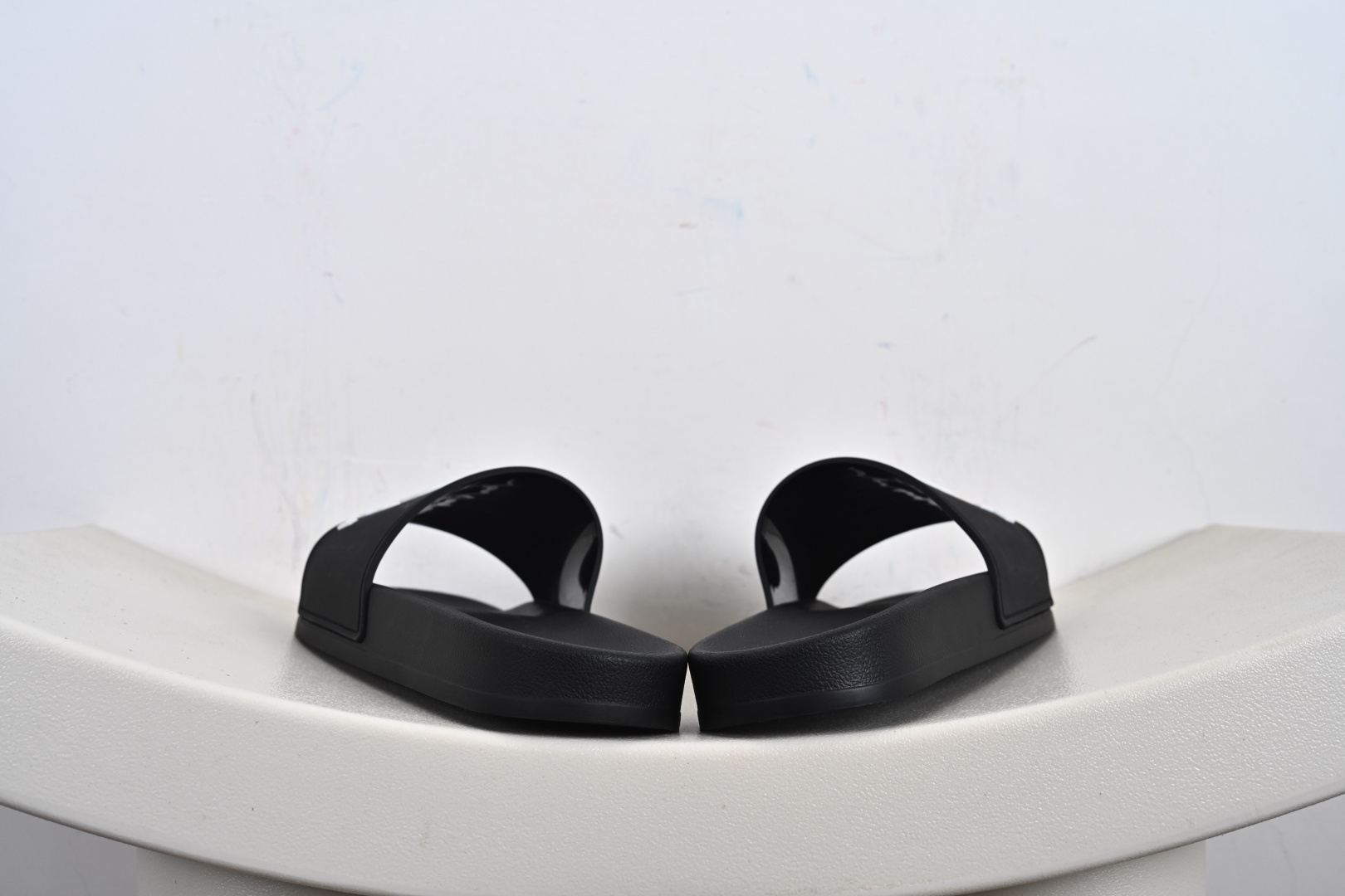 180 这双Balenciaga拖鞋