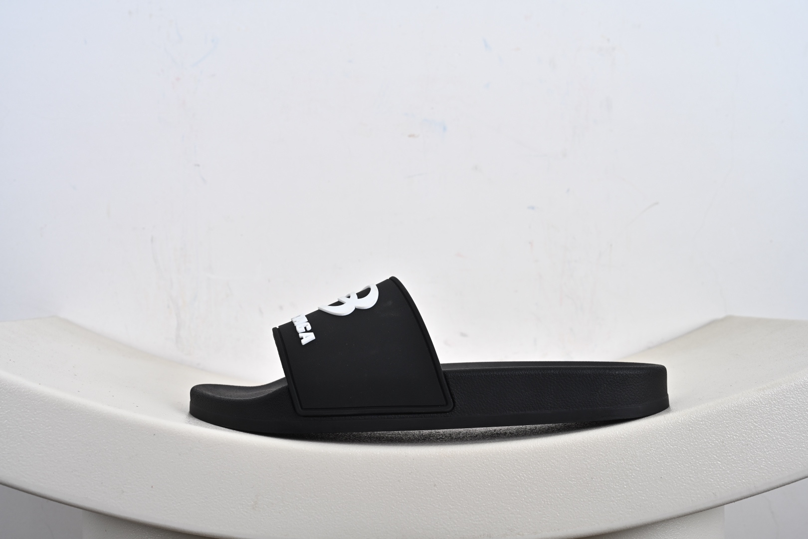 180 这双Balenciaga拖鞋