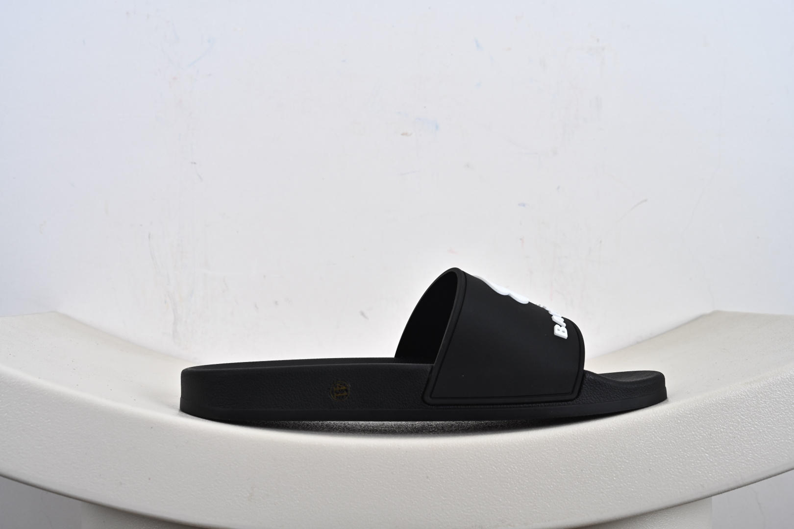 180 这双Balenciaga拖鞋