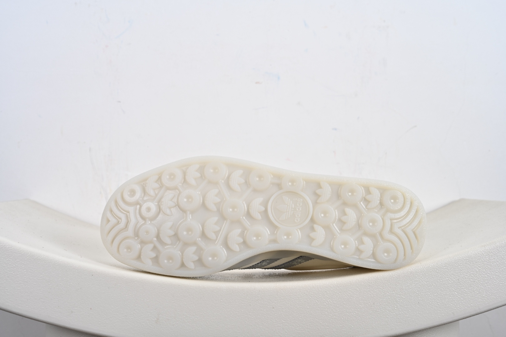 240 阿迪/adidas team court LV 浮夸的日韩版面与鞋底 颜值爆棚 开学季不撞鞋 DM1234-001