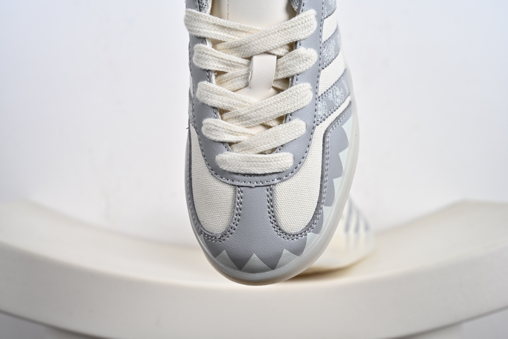 240 阿迪/adidas team court LV 浮夸的日韩版面与鞋底 颜值爆棚 开学季不撞鞋 DM1234-001