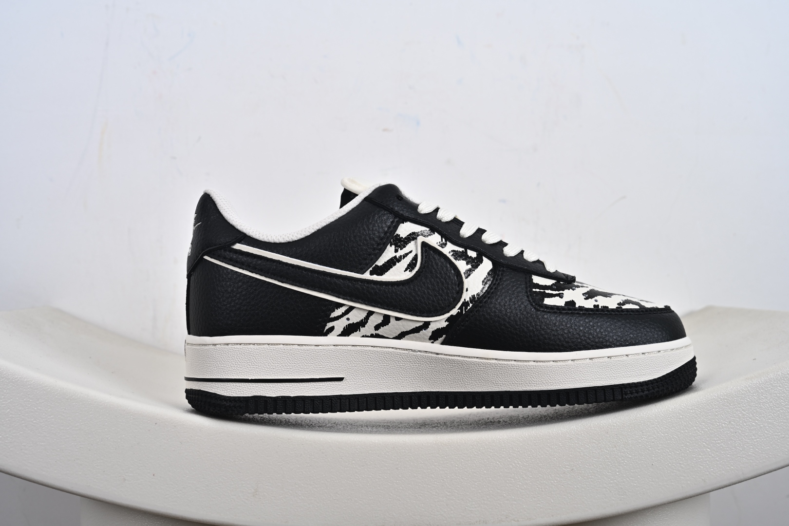 NIke Air Force 1 '07 Low 空军一号低帮 运动鞋 休闲鞋 HJ3318-004