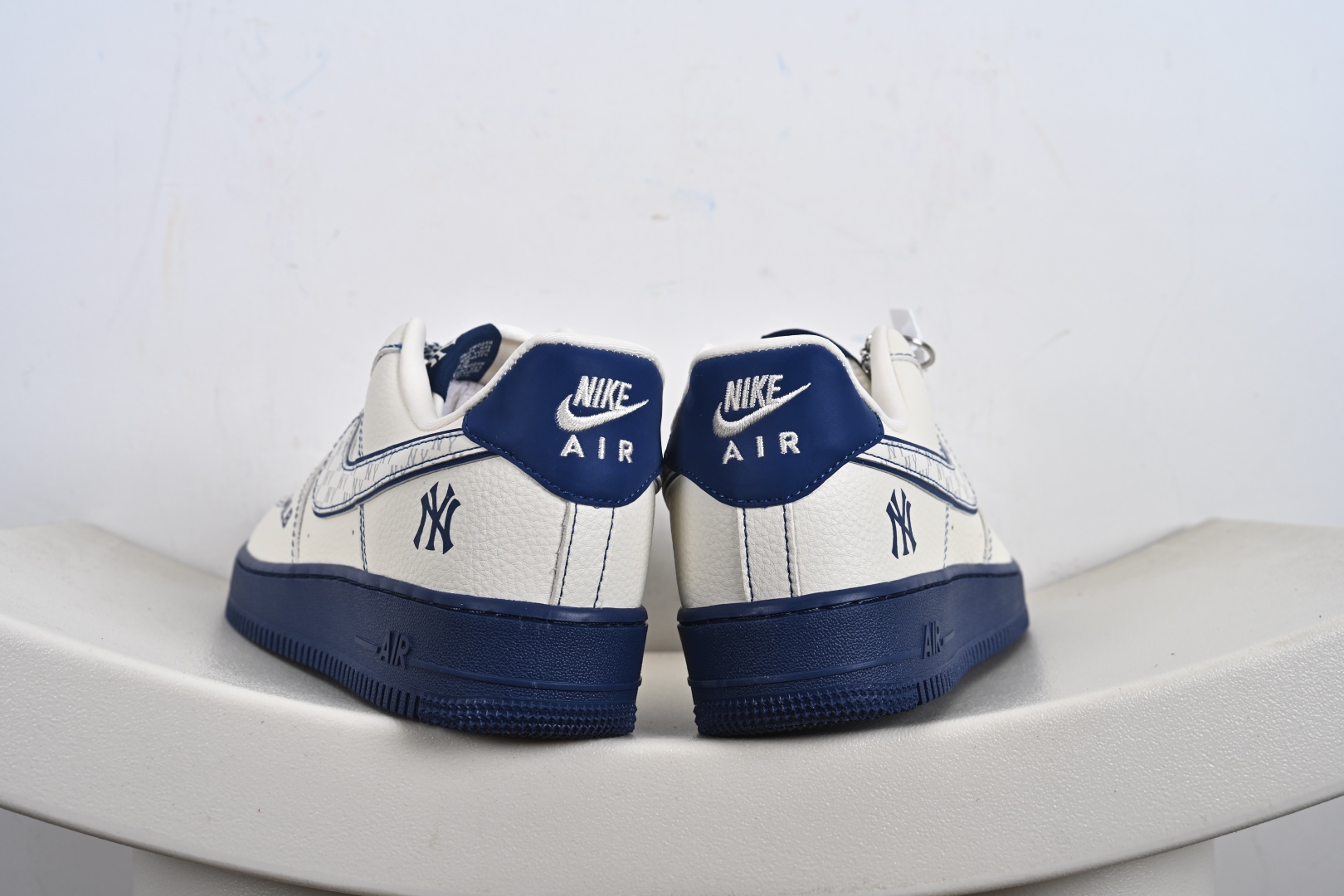 海外爆款限量发售！ Nike Air Force 1 '07 Low “MLB联名——米蓝线反光”空军一号 低帮 KJ1688-010