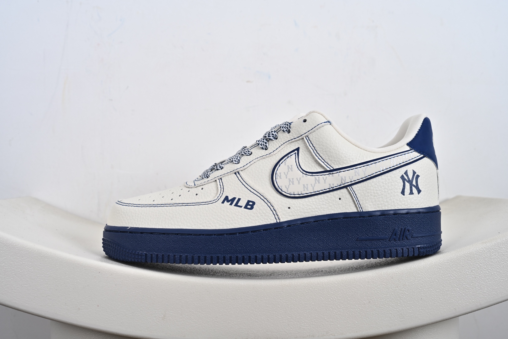 海外爆款限量发售！ Nike Air Force 1 '07 Low “MLB联名——米蓝线反光”空军一号 低帮 KJ1688-010