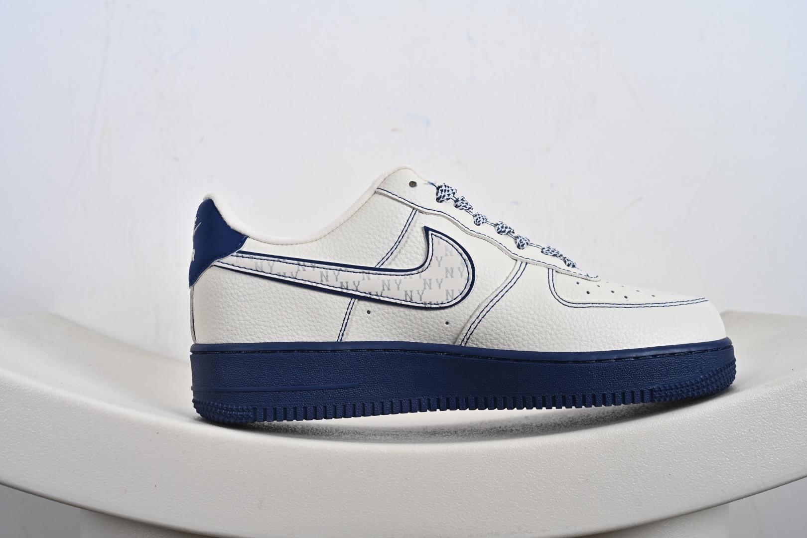 海外爆款限量发售！ Nike Air Force 1 '07 Low “MLB联名——米蓝线反光”空军一号 低帮 KJ1688-010