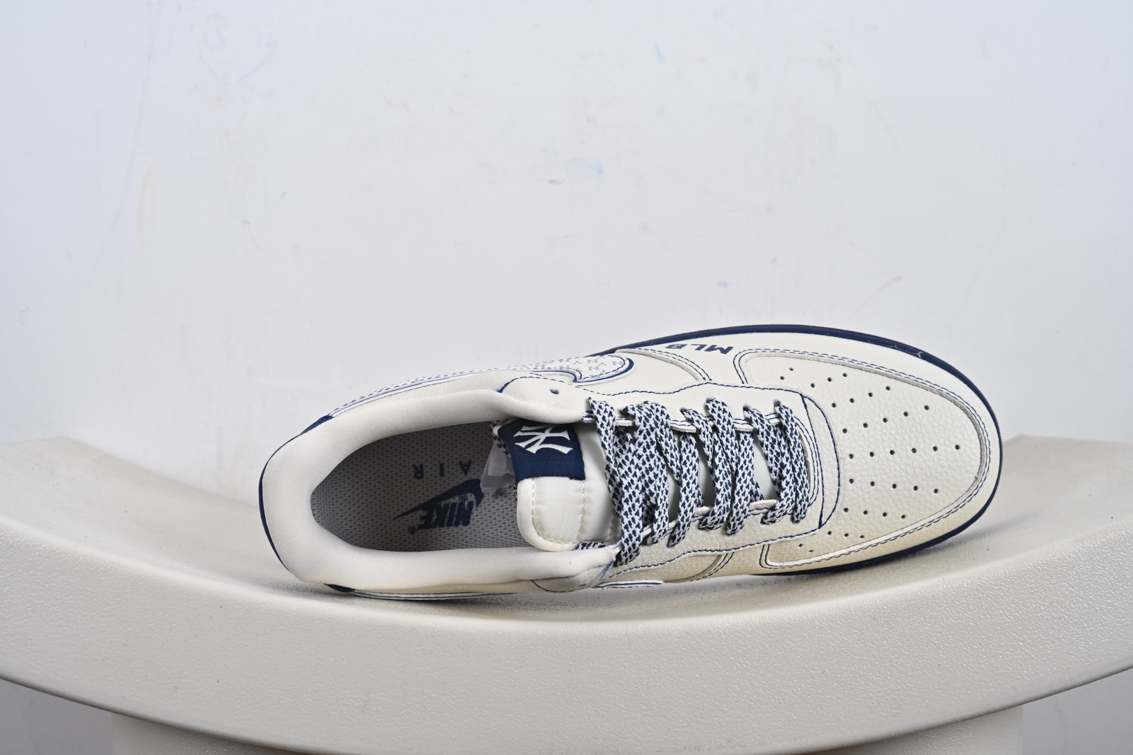 海外爆款限量发售！ Nike Air Force 1 '07 Low “MLB联名——米蓝线反光”空军一号 低帮 KJ1688-010