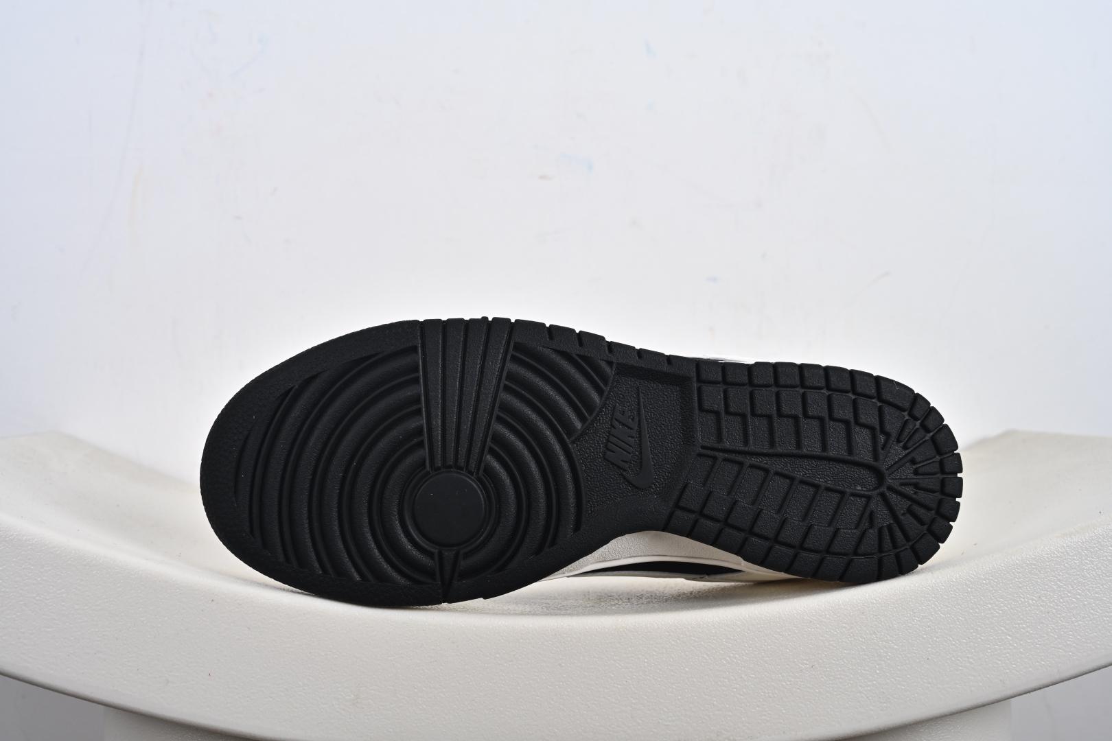 定制版 Burberry x Nike Dunk SB Low 巴宝莉 x 耐克 SB 低帮 联名米白黑 CS1688-117